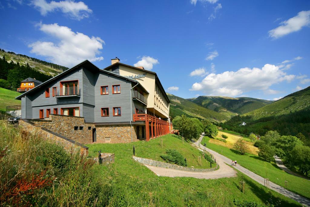 Hotel Adam Шпіндлерув-Млин Екстер'єр фото